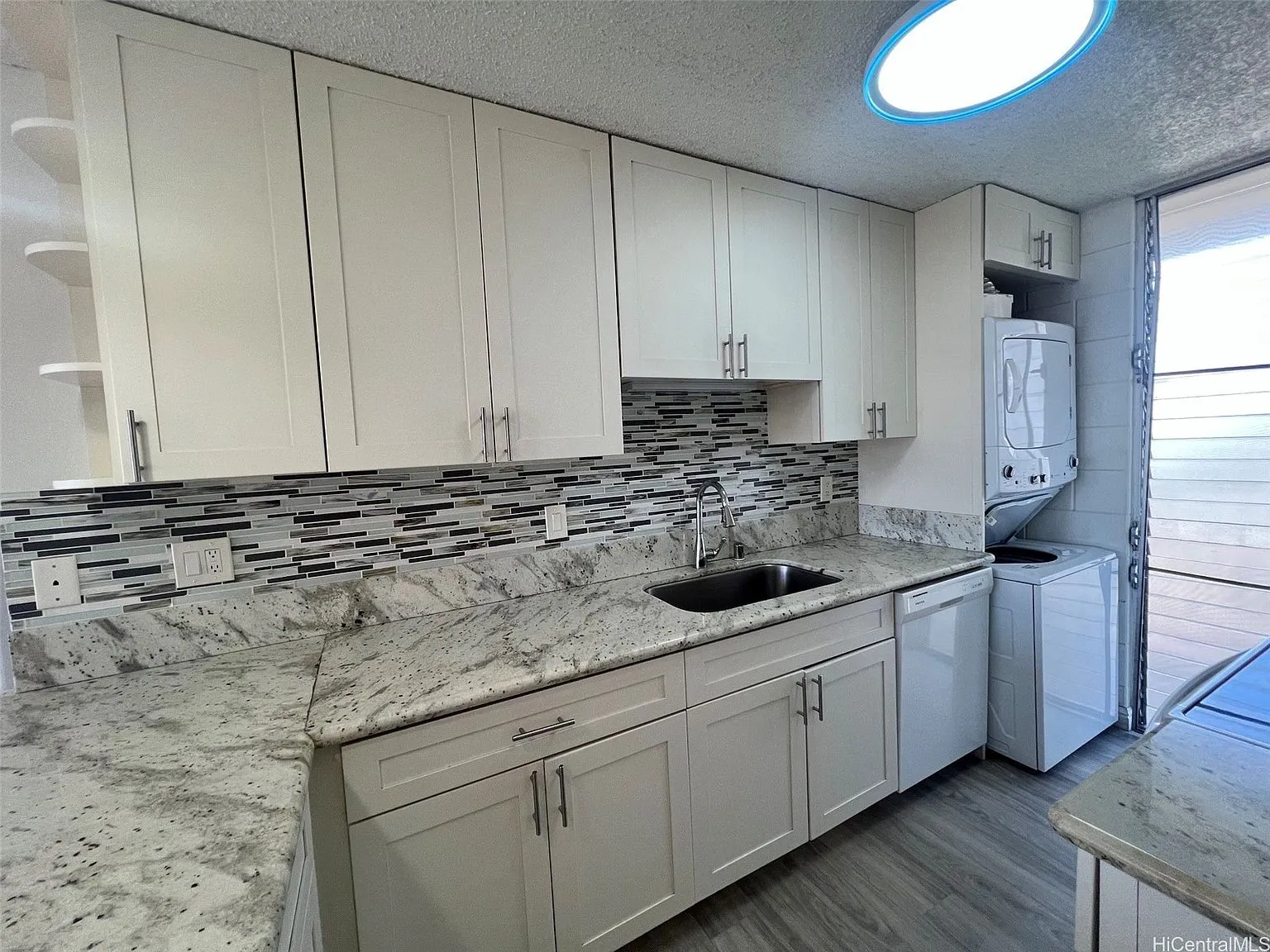2-Bedroom Condo for Sale at 1420 Victoria St APT 902 in Honolulu, Hawaii photo 4