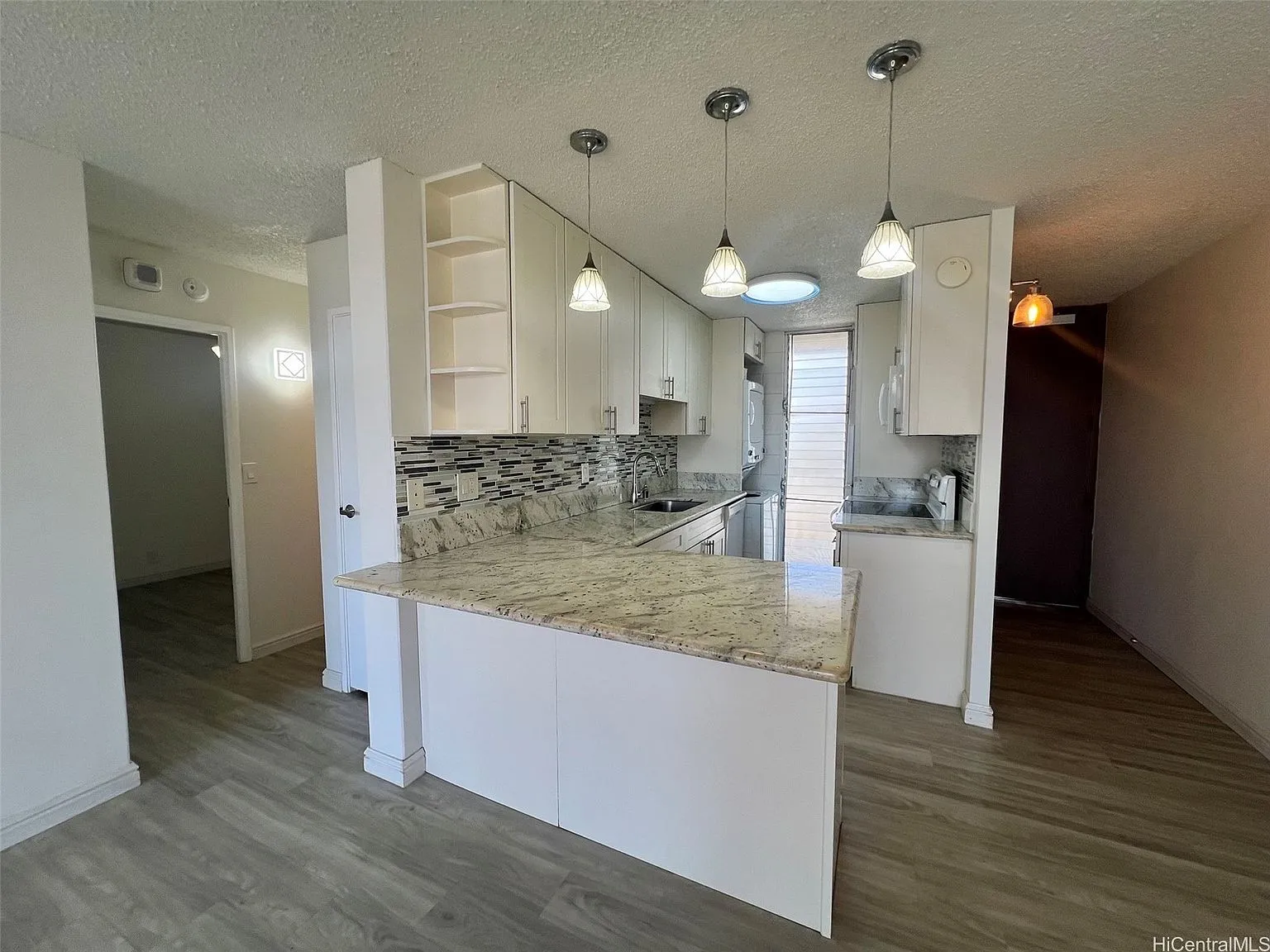 2-Bedroom Condo for Sale at 1420 Victoria St APT 902 in Honolulu, Hawaii photo 2