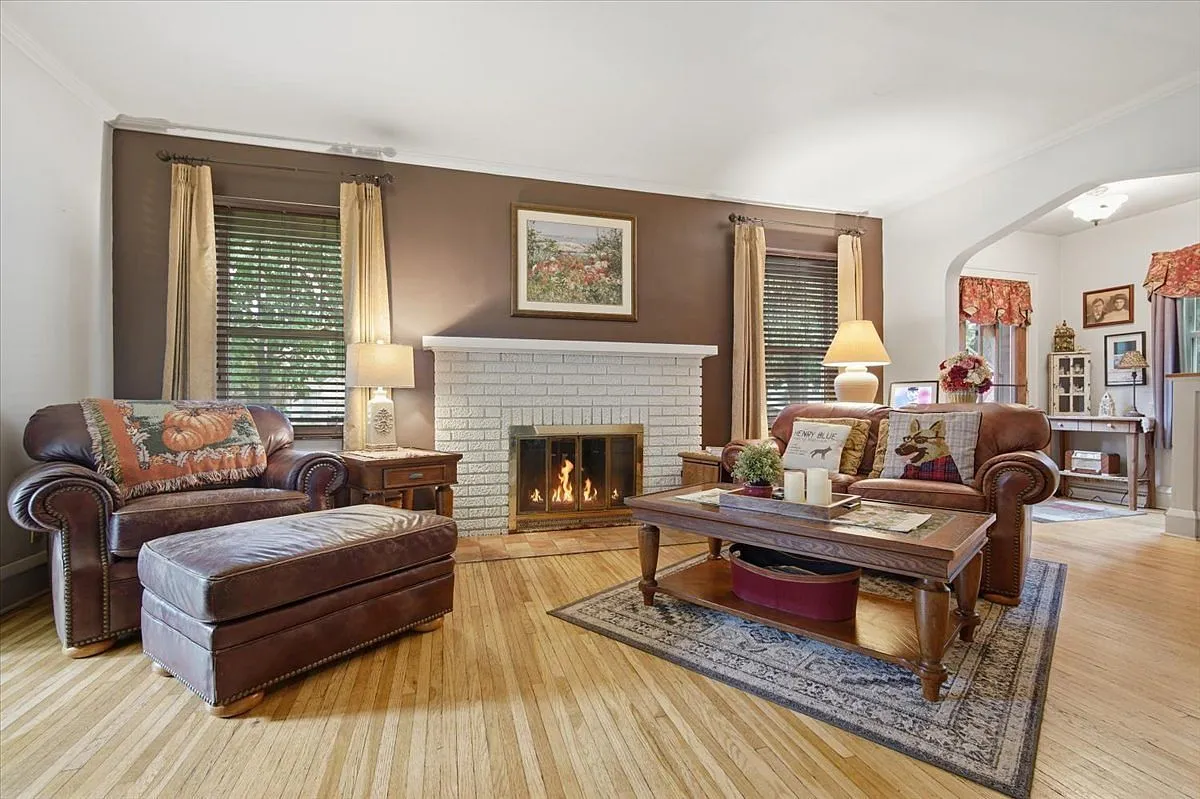 Bloomington, IL Founder's Grove 3-Bedroom Colonial Home for Sale photo 2