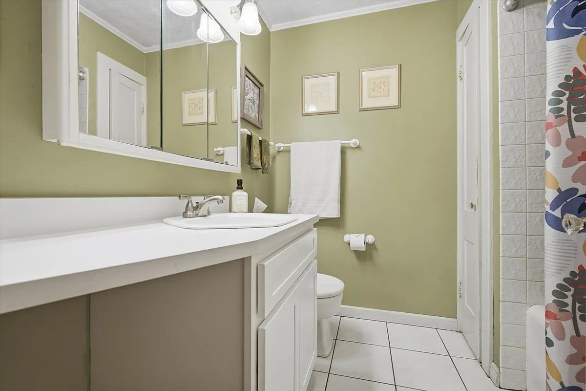 Bloomington, IL Founder's Grove 3-Bedroom Colonial Home for Sale photo 8