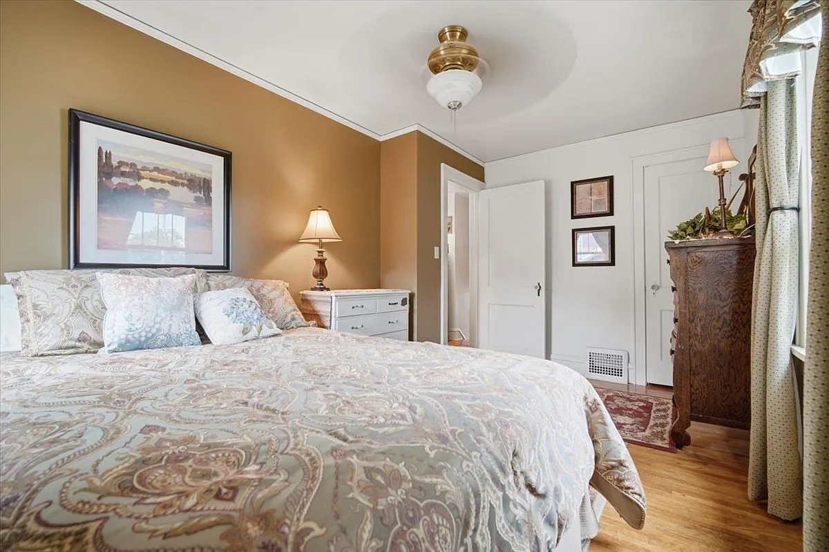 Bloomington, IL Founder's Grove 3-Bedroom Colonial Home for Sale photo 9