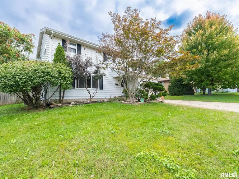 Pekin, IL 4-Bedroom Two-Story Home with 1,696 Sq Ft property photo
