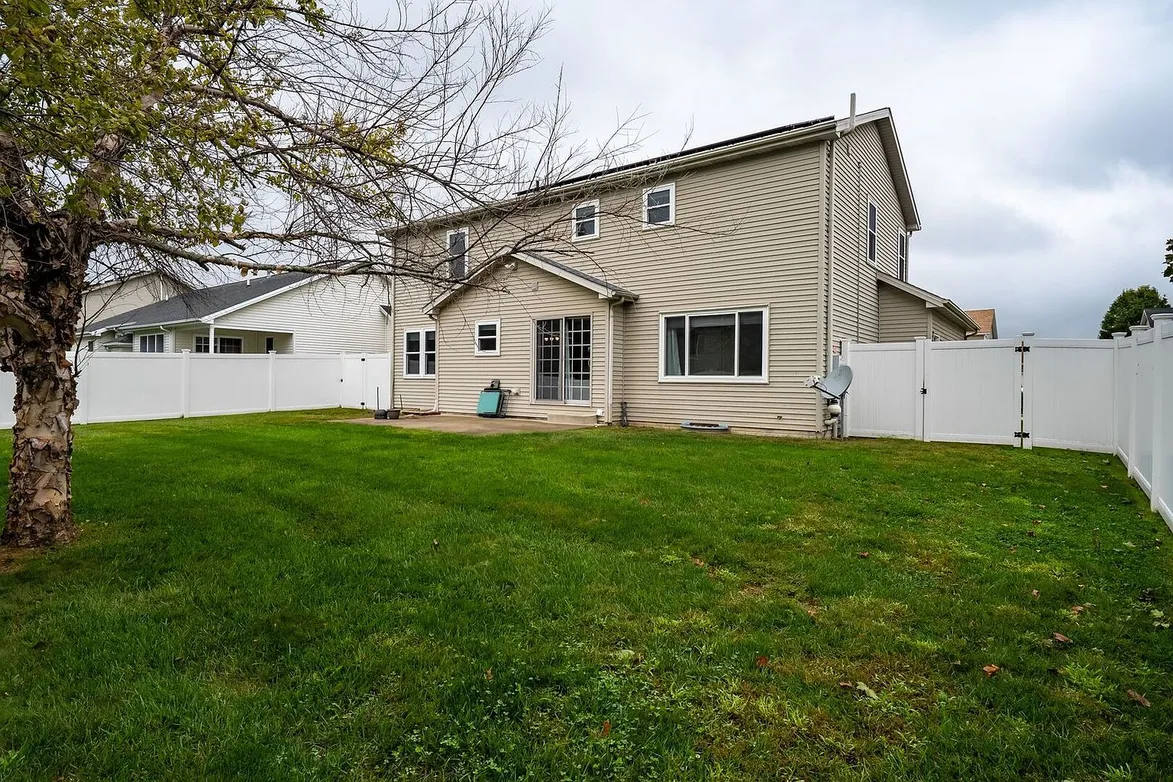 4-Bedroom Home with Finished Basement in Normal, Illinois photo 5