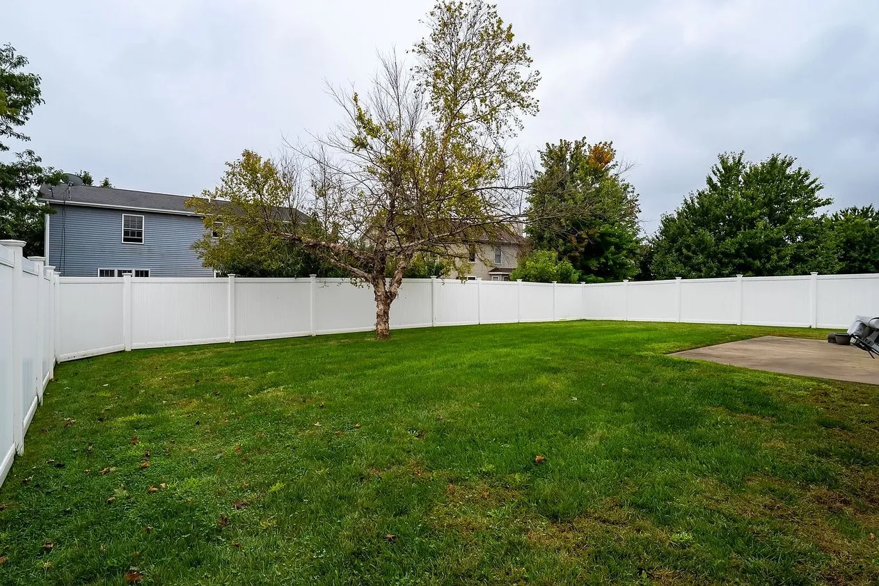 4-Bedroom Home with Finished Basement in Normal, Illinois photo 7