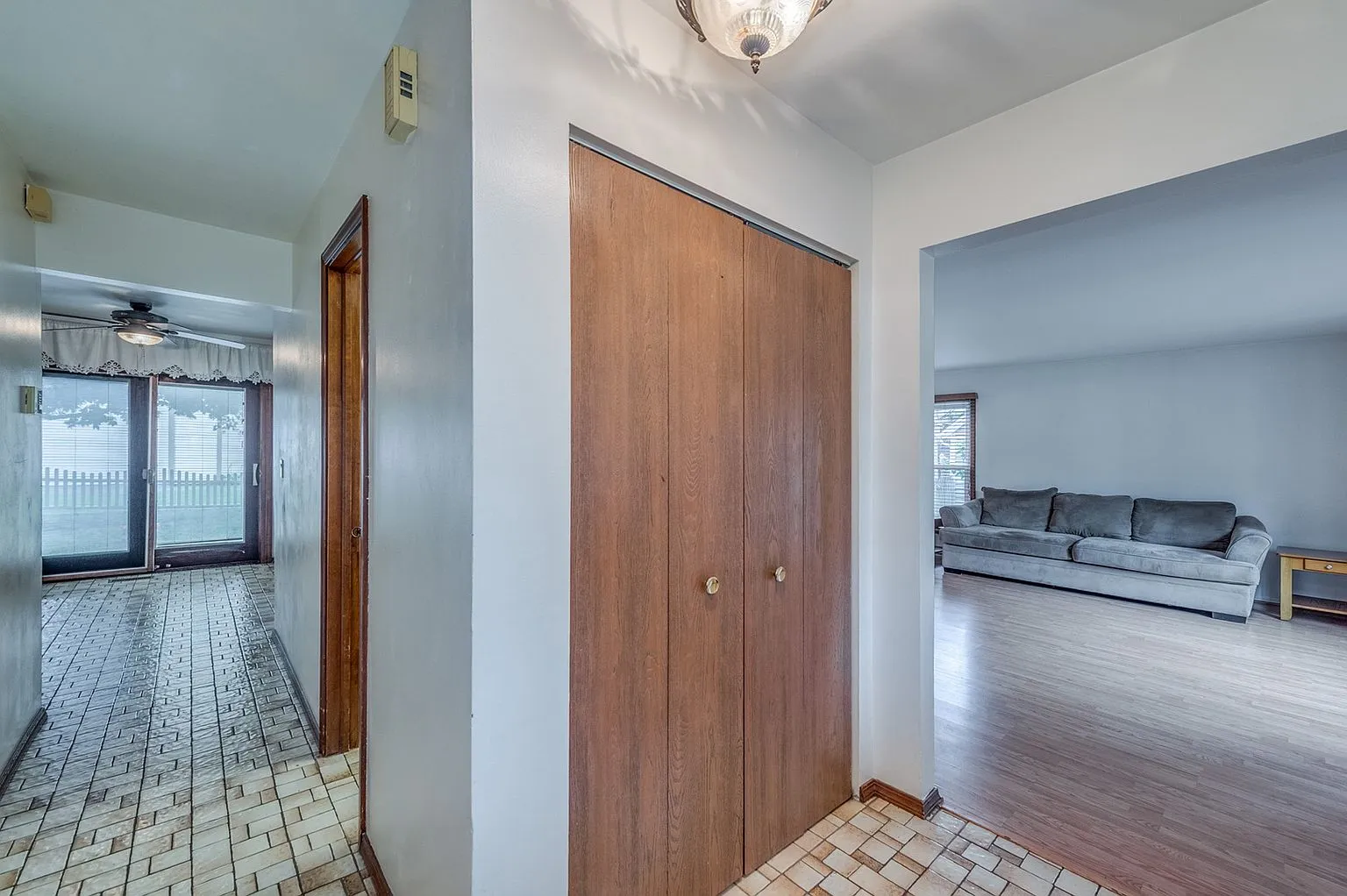4-Bedroom Home with Fenced Patio in Saint Charles, Illinois photo 4