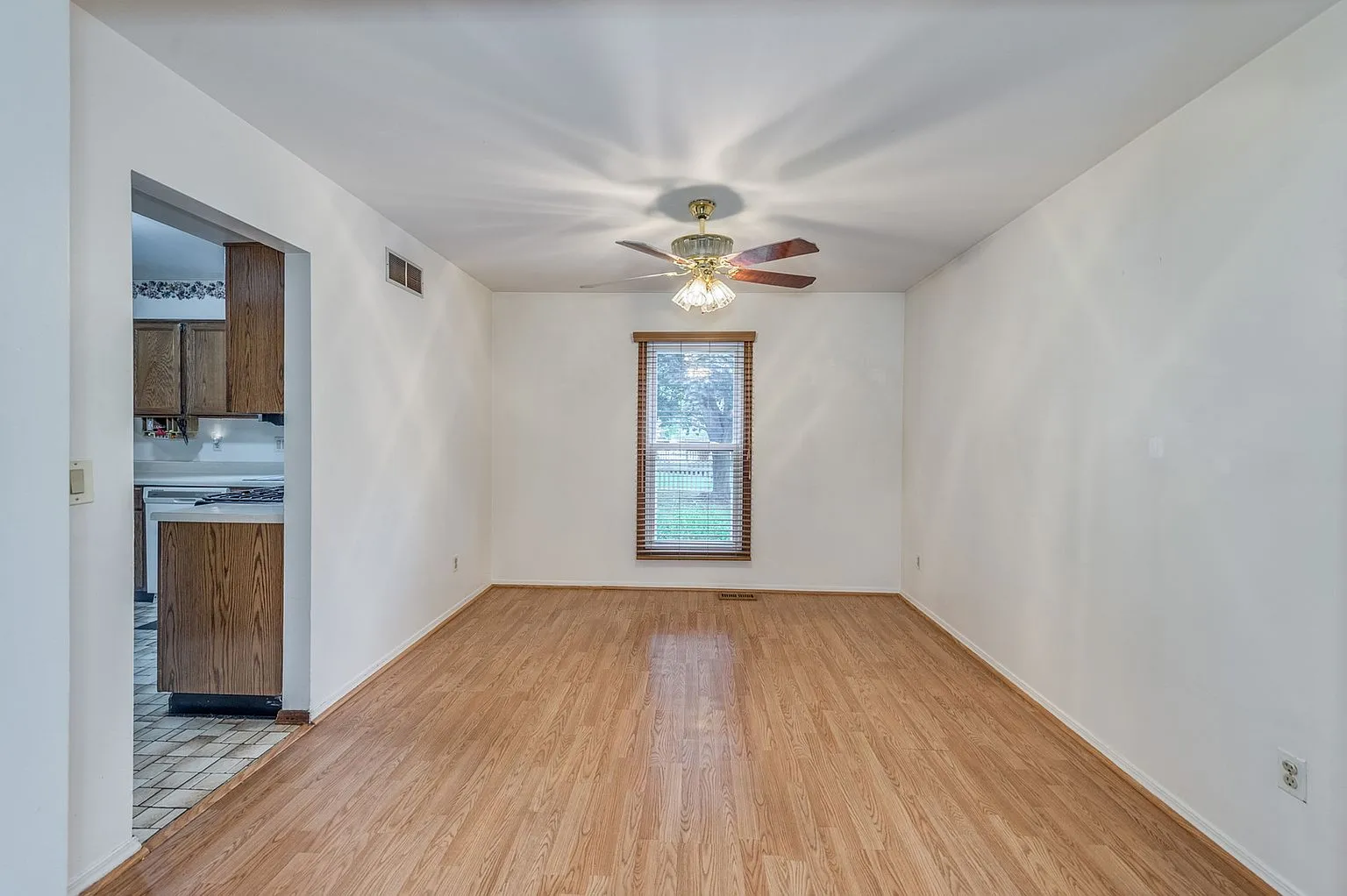 4-Bedroom Home with Fenced Patio in Saint Charles, Illinois photo 7