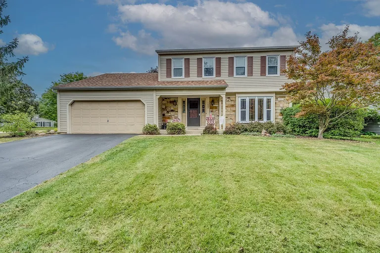 4-Bedroom Home with Fenced Patio in Saint Charles, Illinois property photo