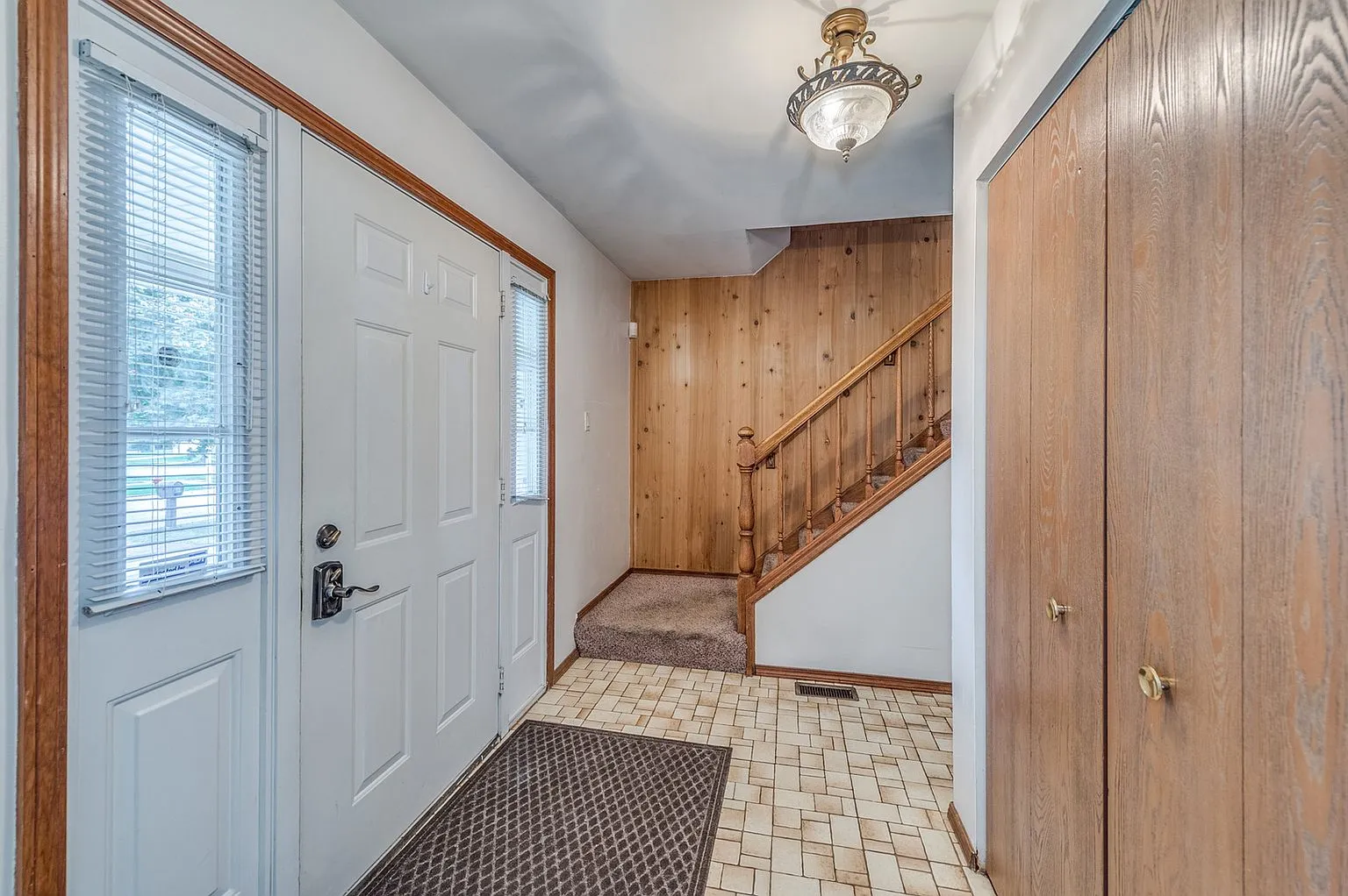 4-Bedroom Home with Fenced Patio in Saint Charles, Illinois photo 3