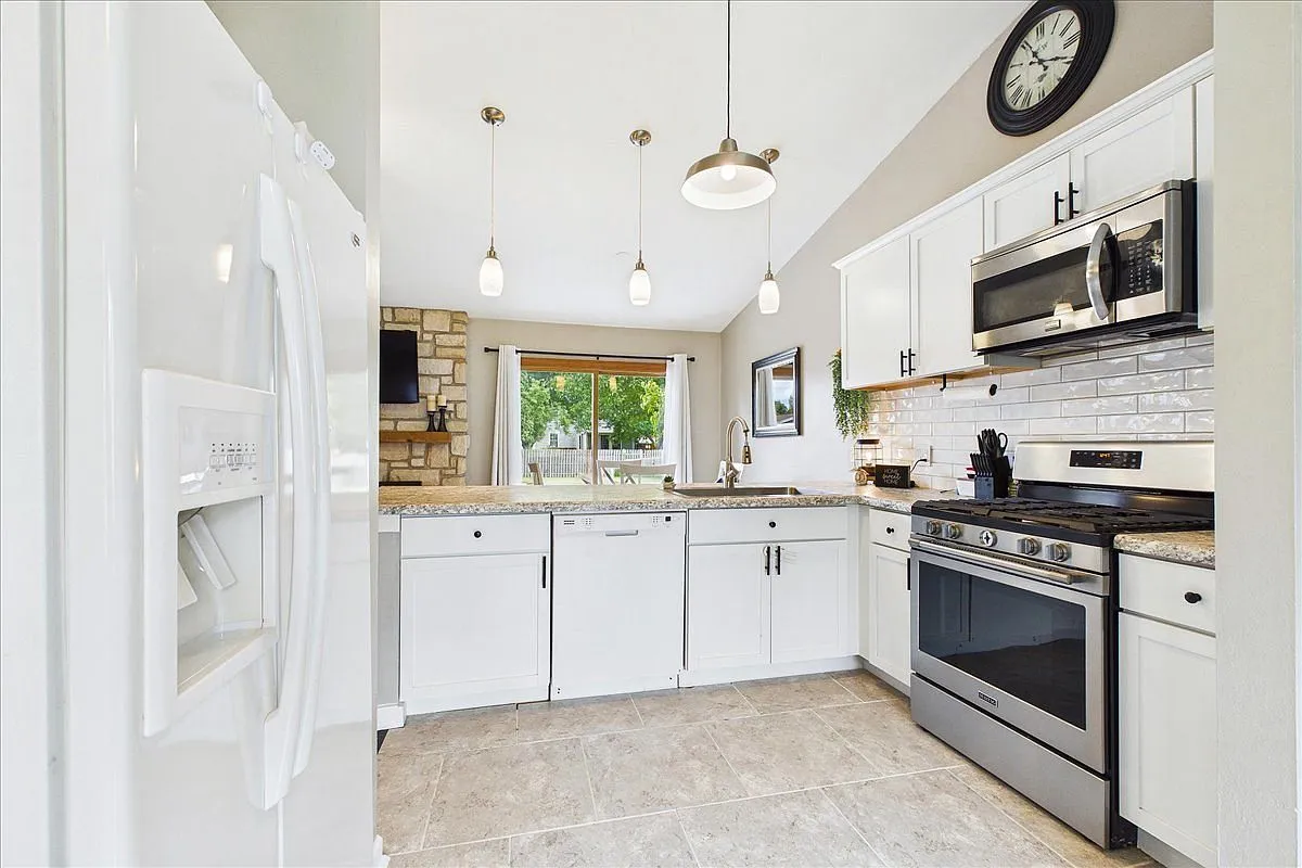 Island Lake, IL Ranch-Style Home with 3 Bedrooms on 0.3011 Acres photo 9