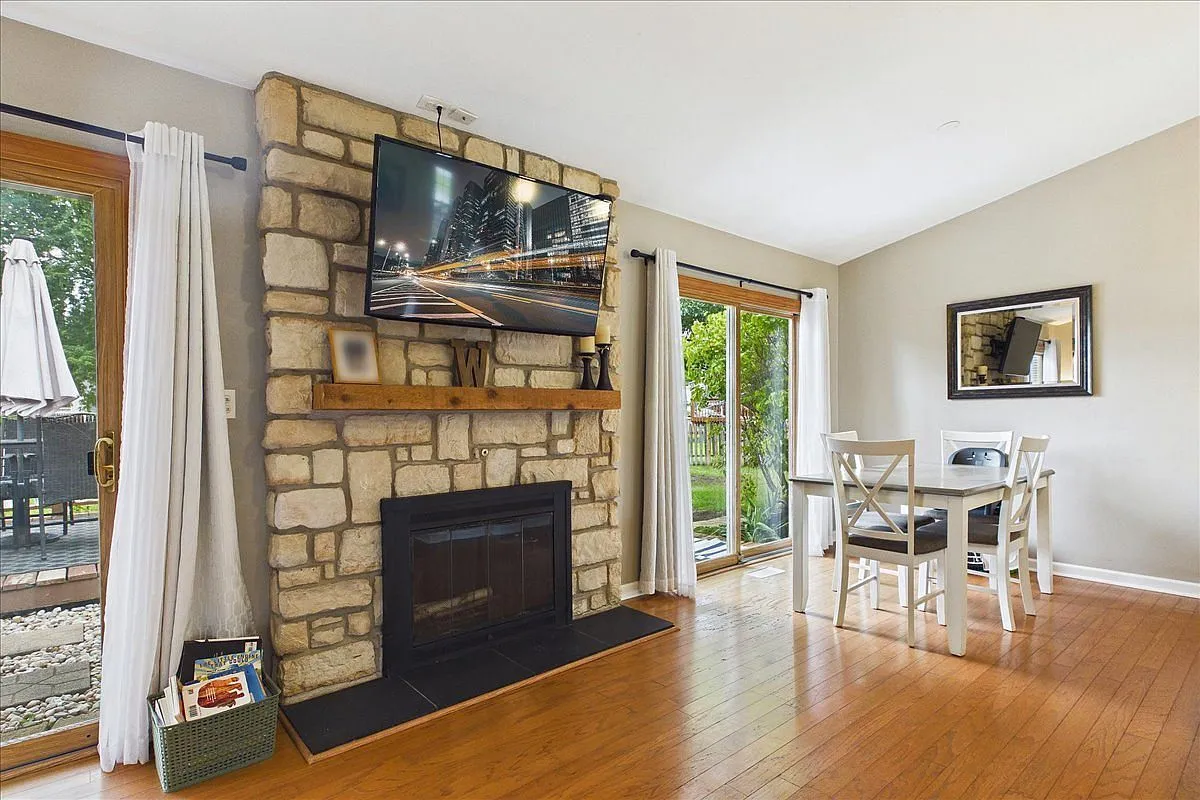 Island Lake, IL Ranch-Style Home with 3 Bedrooms on 0.3011 Acres photo 4