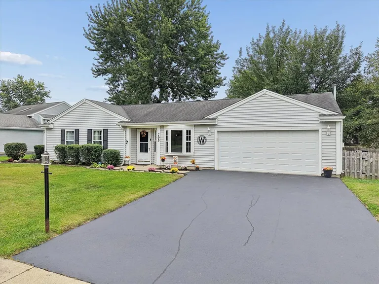Island Lake, IL Ranch-Style Home with 3 Bedrooms on 0.3011 Acres property photo
