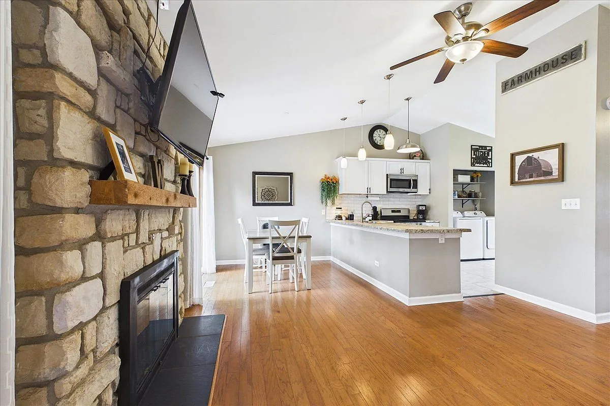 Island Lake, IL Ranch-Style Home with 3 Bedrooms on 0.3011 Acres photo 6