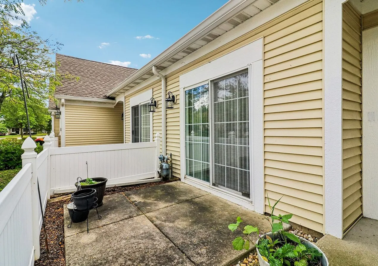 Grayslake, IL Ranch Townhouse for Sale | 2 Bedrooms, 1,276 Sq Ft photo 6