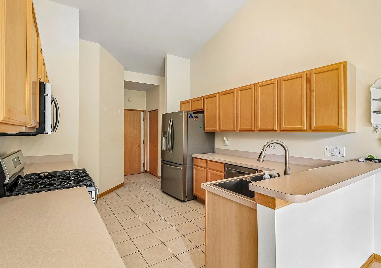 Grayslake, IL Ranch Townhouse for Sale | 2 Bedrooms, 1,276 Sq Ft photo 3