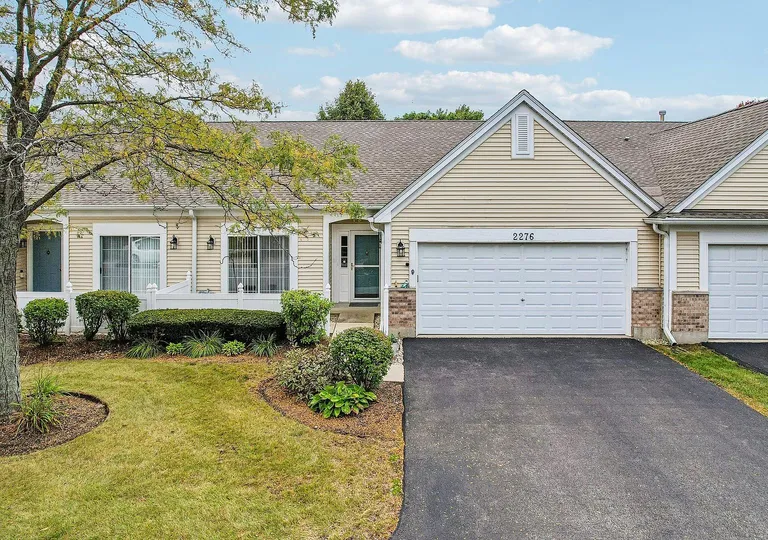 Grayslake, IL Ranch Townhouse for Sale | 2 Bedrooms, 1,276 Sq Ft property photo