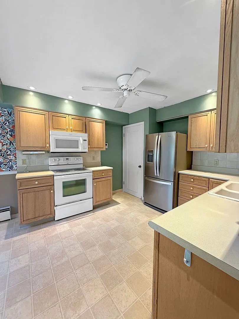 4-Bedroom Home for Sale in Freeport, IL with 2,094 Sq Ft photo 10