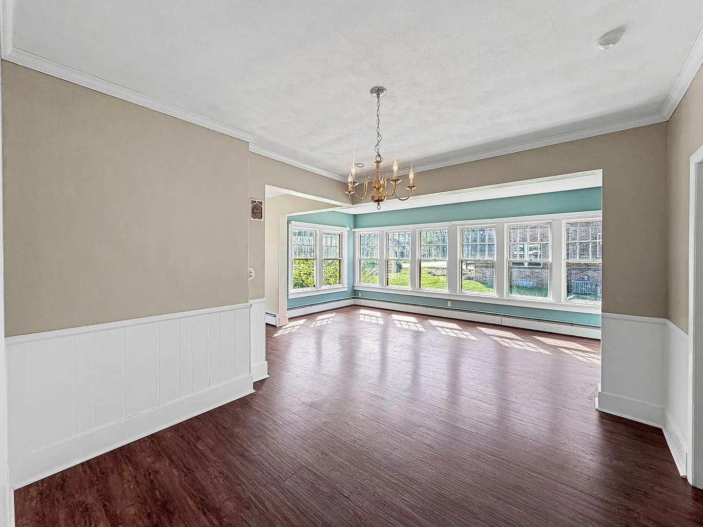 4-Bedroom Home for Sale in Freeport, IL with 2,094 Sq Ft photo 6