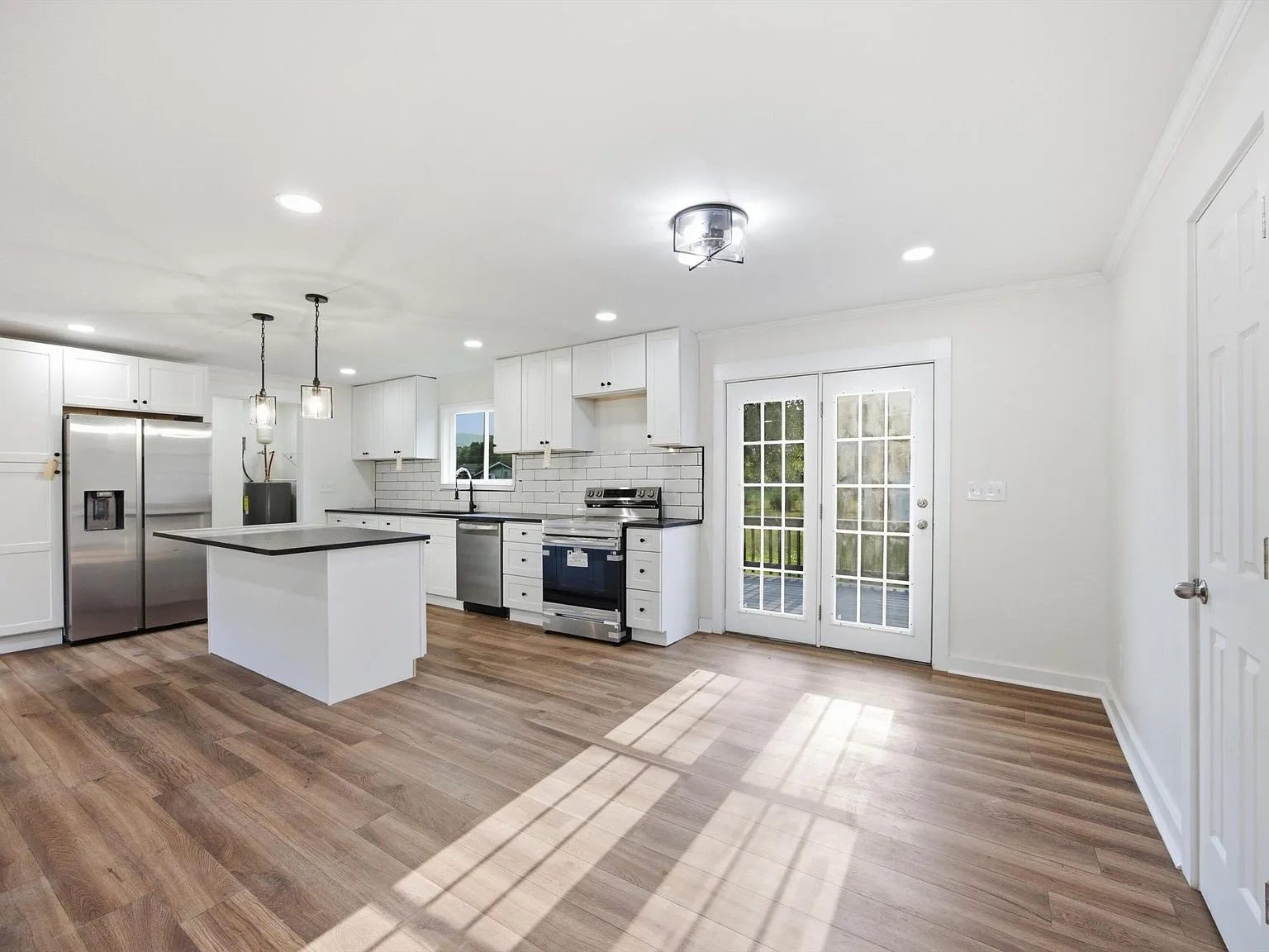 Renovated 3-Bedroom Home for Sale at 113 Centro St, Chattanooga, TN 37419 photo 8
