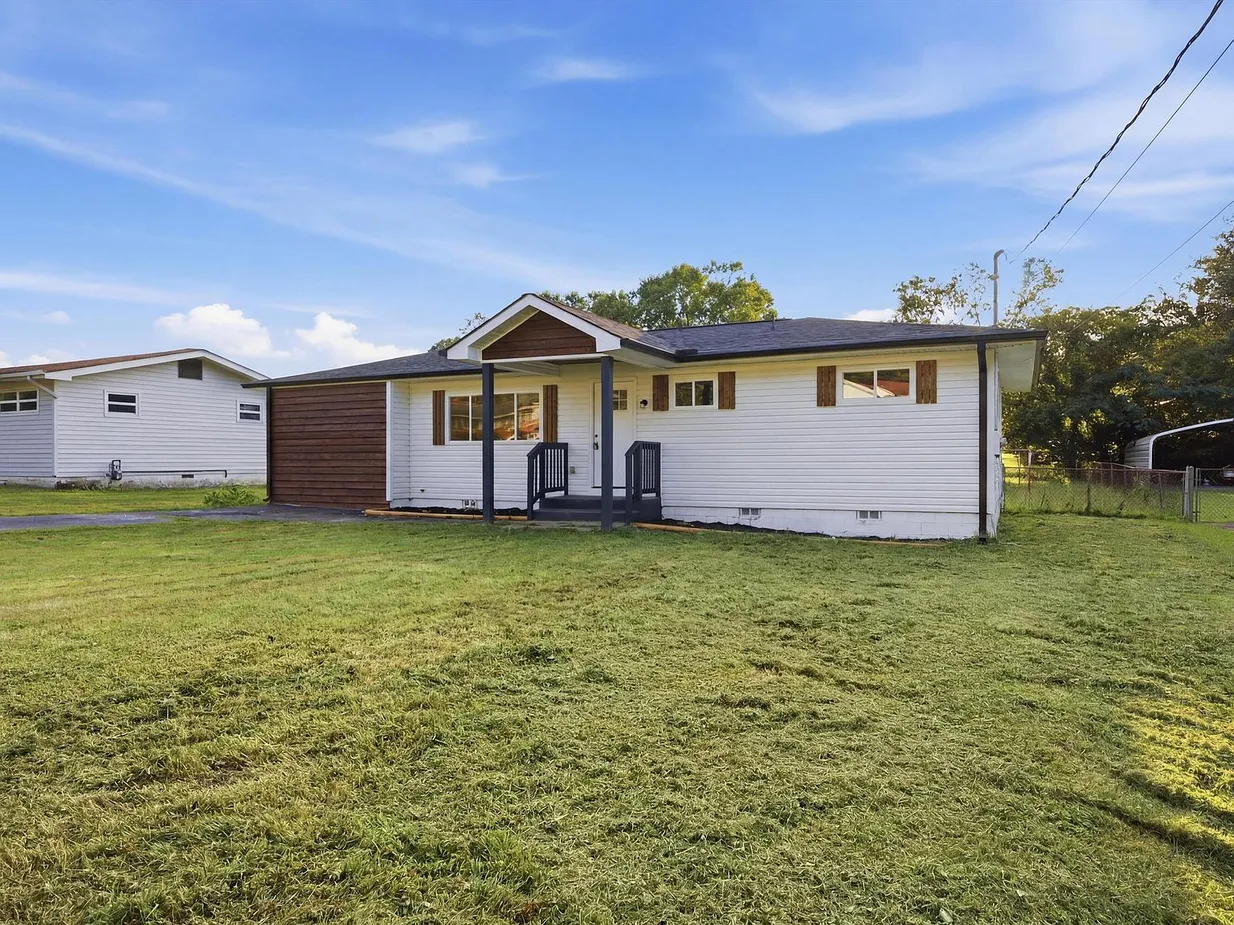 Renovated 3-Bedroom Home for Sale at 113 Centro St, Chattanooga, TN 37419 photo 3