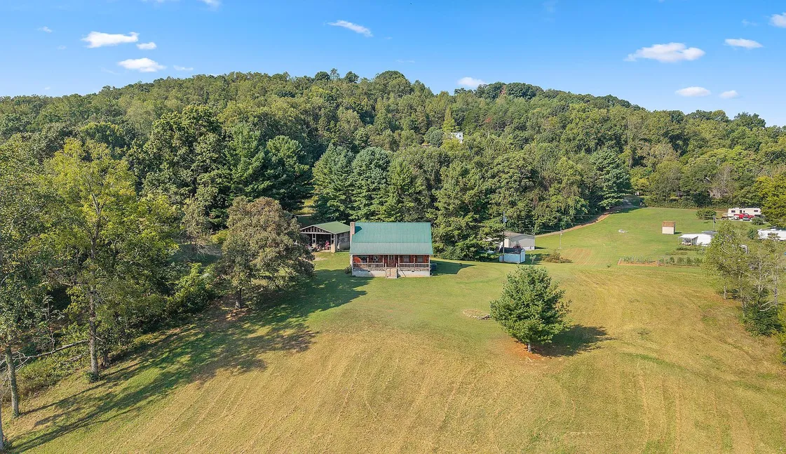 New Market, TN Country Home on 5.81 Acres with 3 Bedrooms photo 3