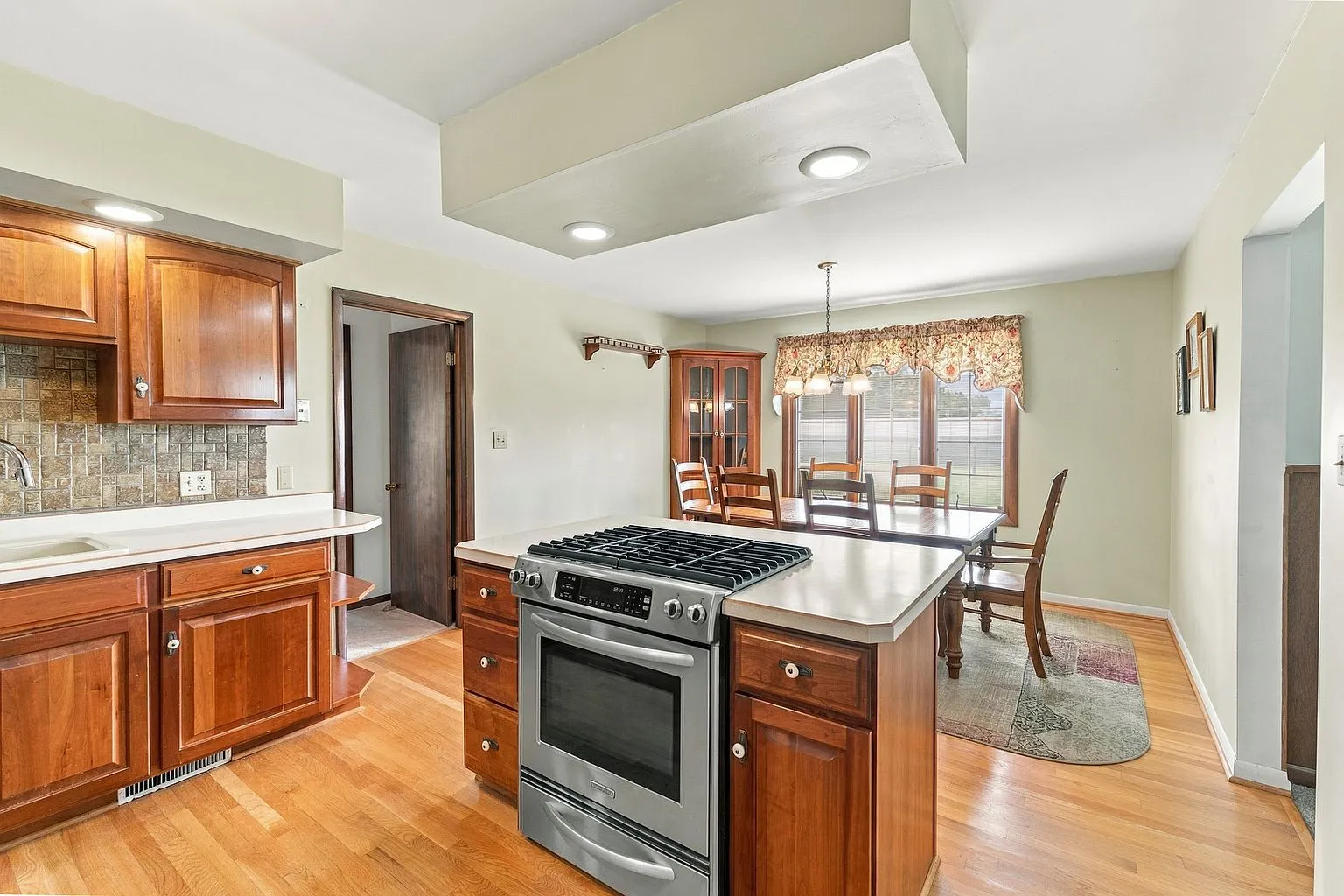 Oglesby, Illinois Ranch-Style Home with 3 Bedrooms and Finished Rec Room photo 7