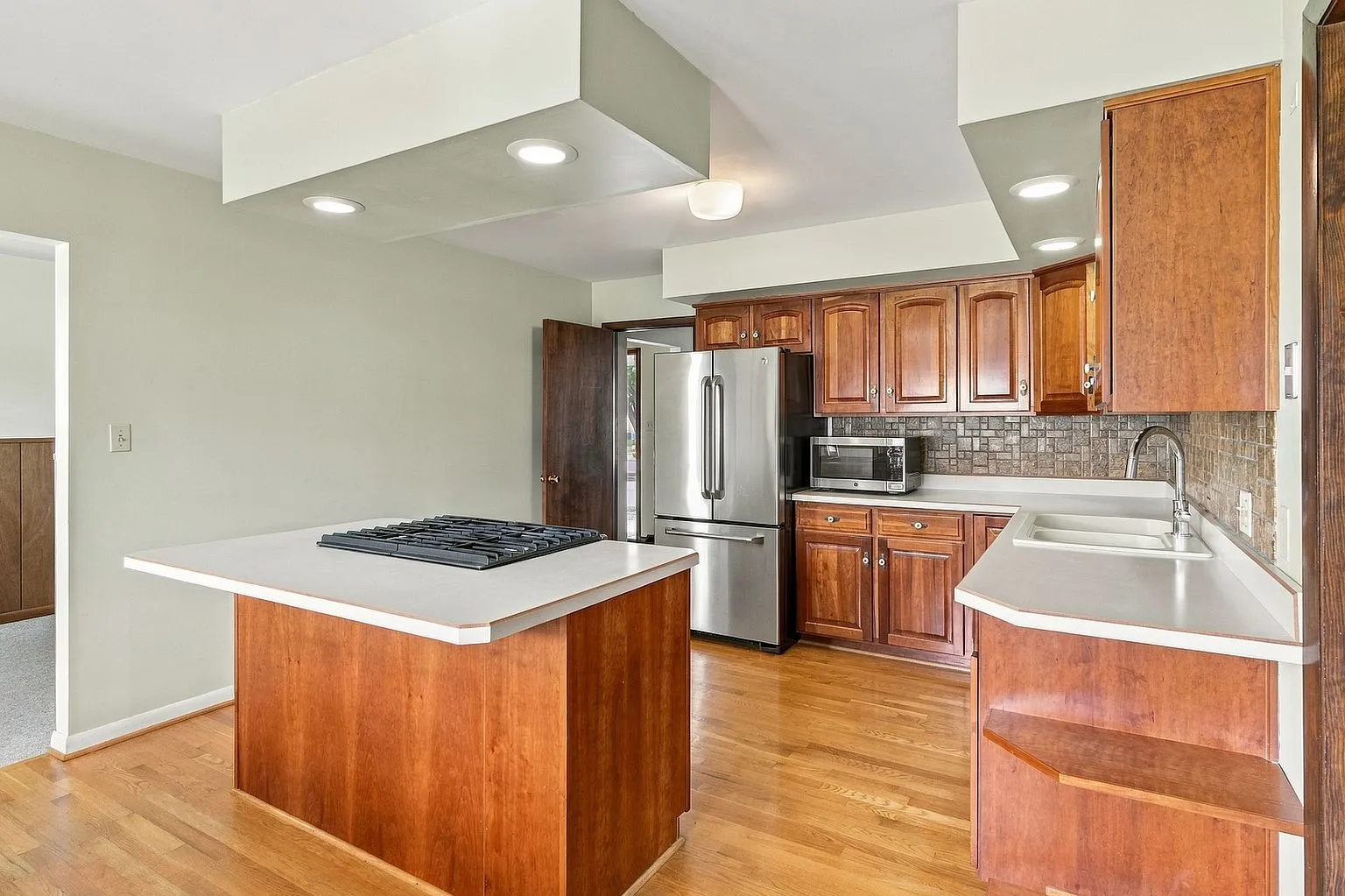 Oglesby, Illinois Ranch-Style Home with 3 Bedrooms and Finished Rec Room photo 5