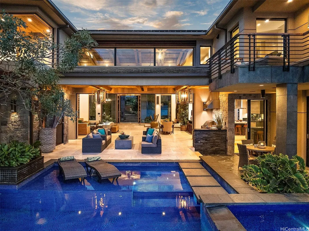Luxury Oceanfront Residence with Diamond Head Views at 176 Hanapepe Loop, Honolulu photo 2