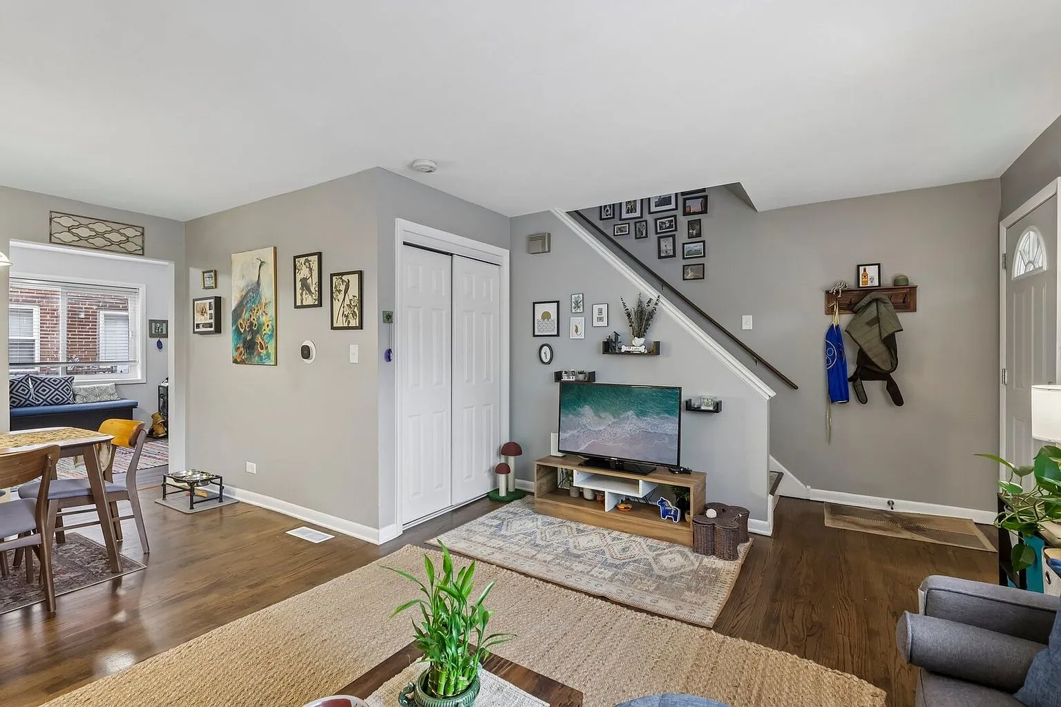 Chicago, IL 3-Bedroom Townhome with 1,280 Sq Ft and Assigned Parking photo 3