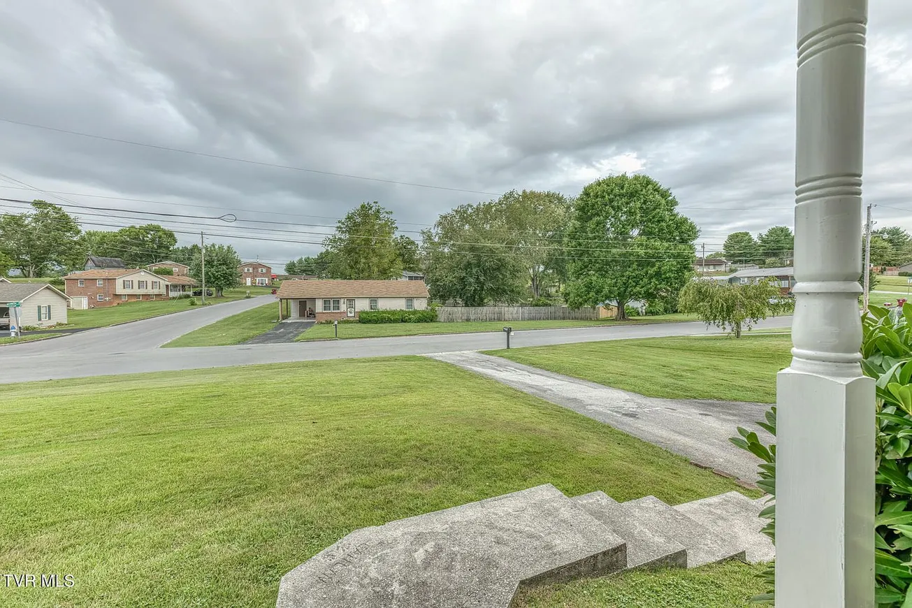 3-Bedroom Home with Screened Porch in Johnson City, TN photo 3