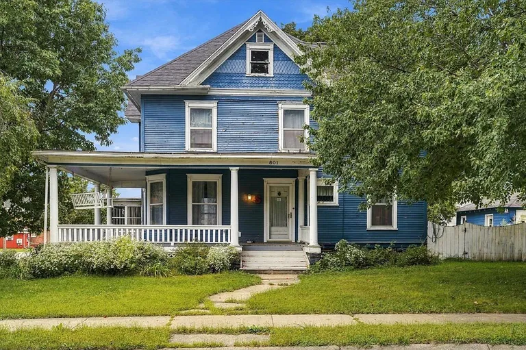 Sterling, Illinois 4-Bedroom Home with 1,996 Sq. Ft. and Restoration Potential property photo