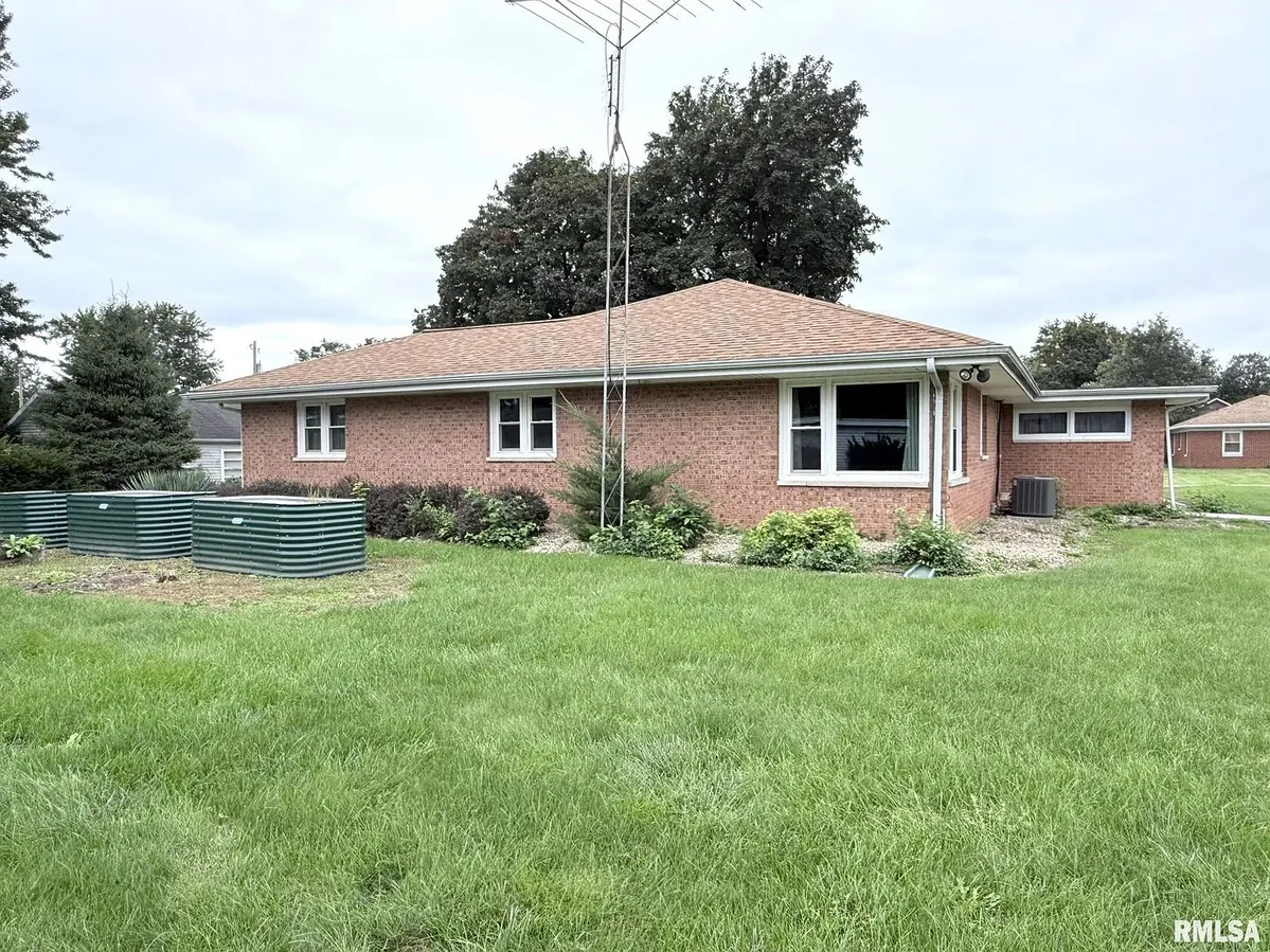Oneida, IL Brick Ranch for Sale with 3 Bedrooms and 2,823 Sq Ft photo 5