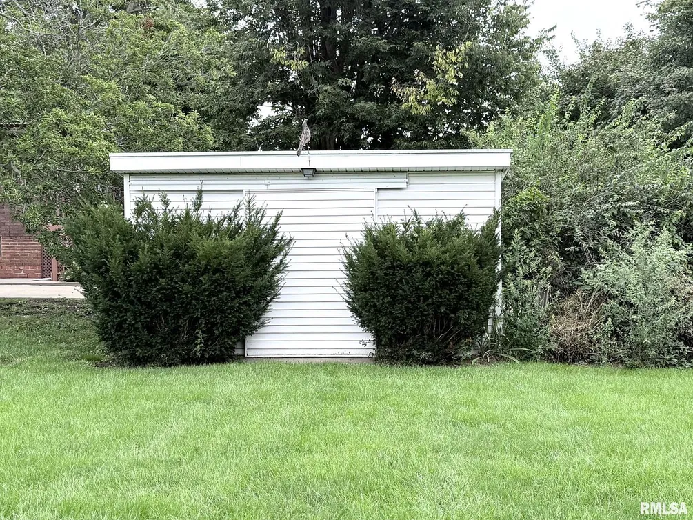Oneida, IL Brick Ranch for Sale with 3 Bedrooms and 2,823 Sq Ft photo 6