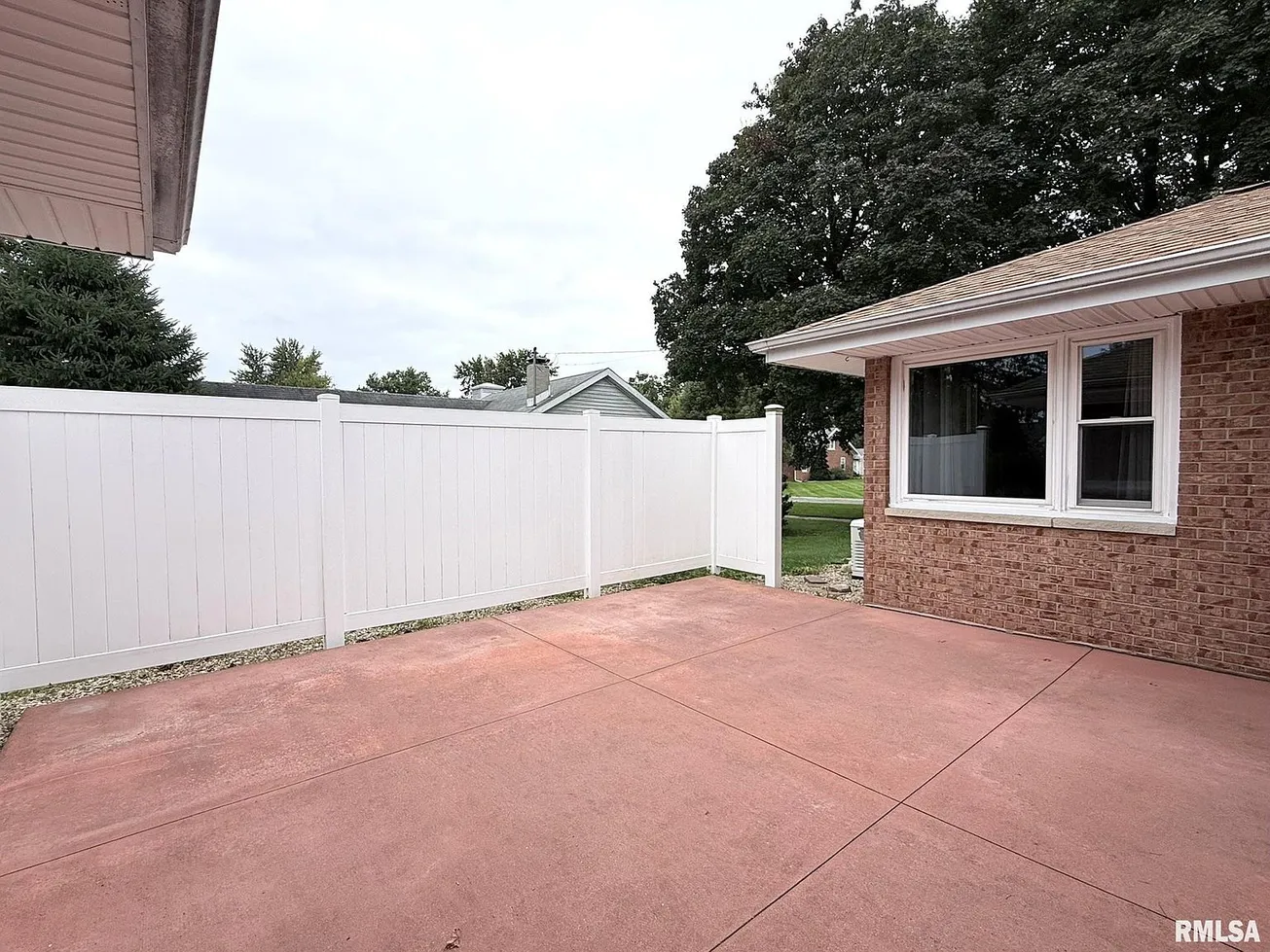 Oneida, IL Brick Ranch for Sale with 3 Bedrooms and 2,823 Sq Ft photo 9