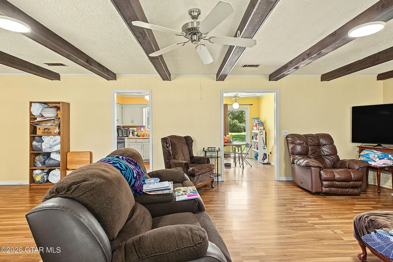 823 Donna Ln, Columbus, MS 39702: Brick Home on 0.80 Acres photo 5