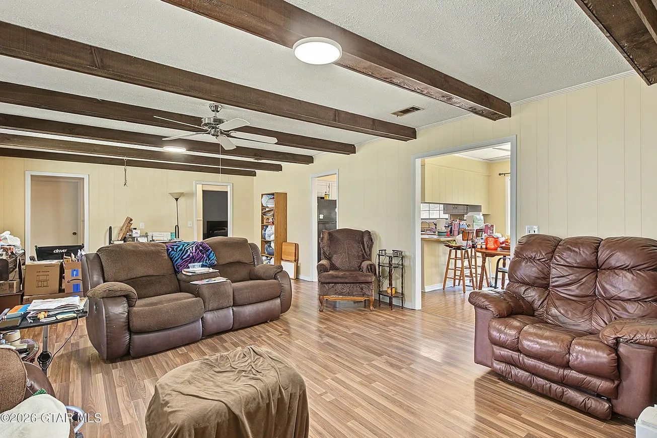 823 Donna Ln, Columbus, MS 39702: Brick Home on 0.80 Acres photo 4