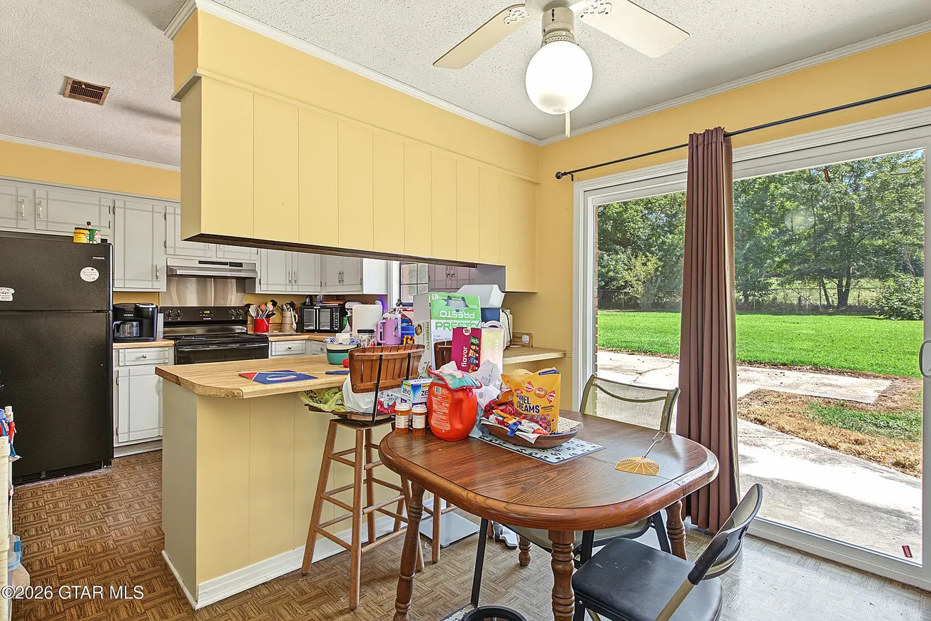 823 Donna Ln, Columbus, MS 39702: Brick Home on 0.80 Acres photo 9