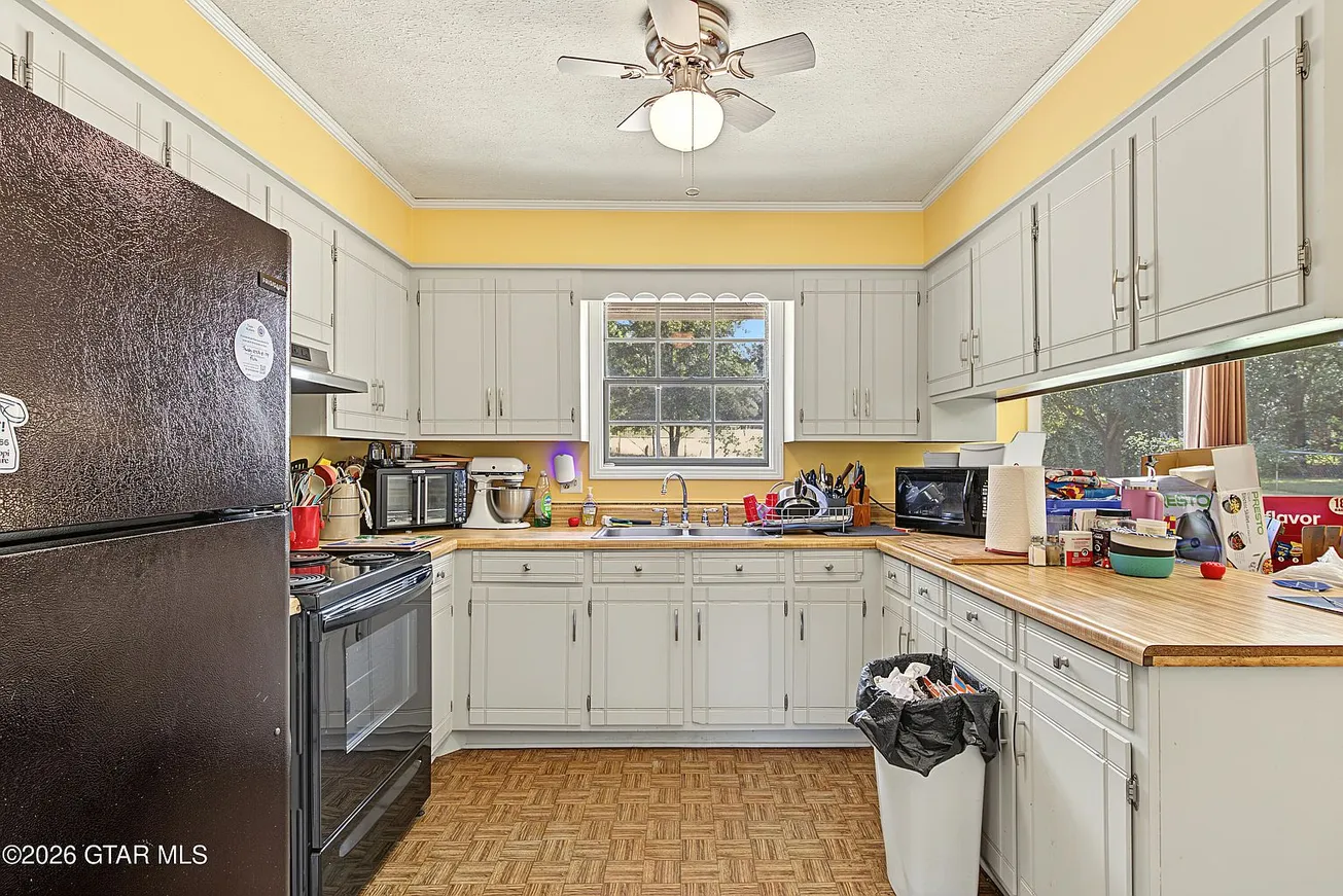 823 Donna Ln, Columbus, MS 39702: Brick Home on 0.80 Acres photo 8