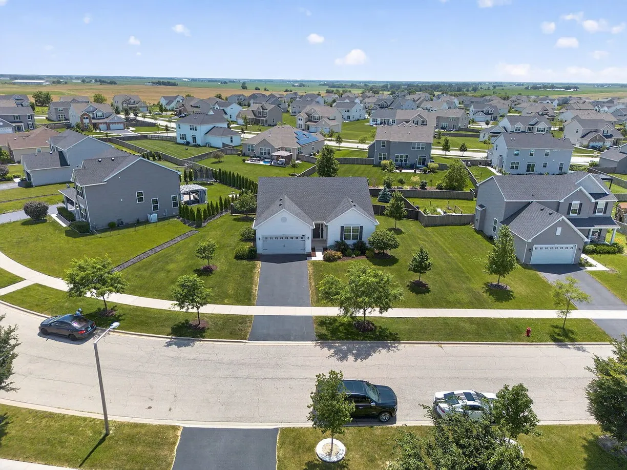 Yorkville, IL Ranch-Style Home with 3 Bedrooms and 1,866 Sq Ft photo 3
