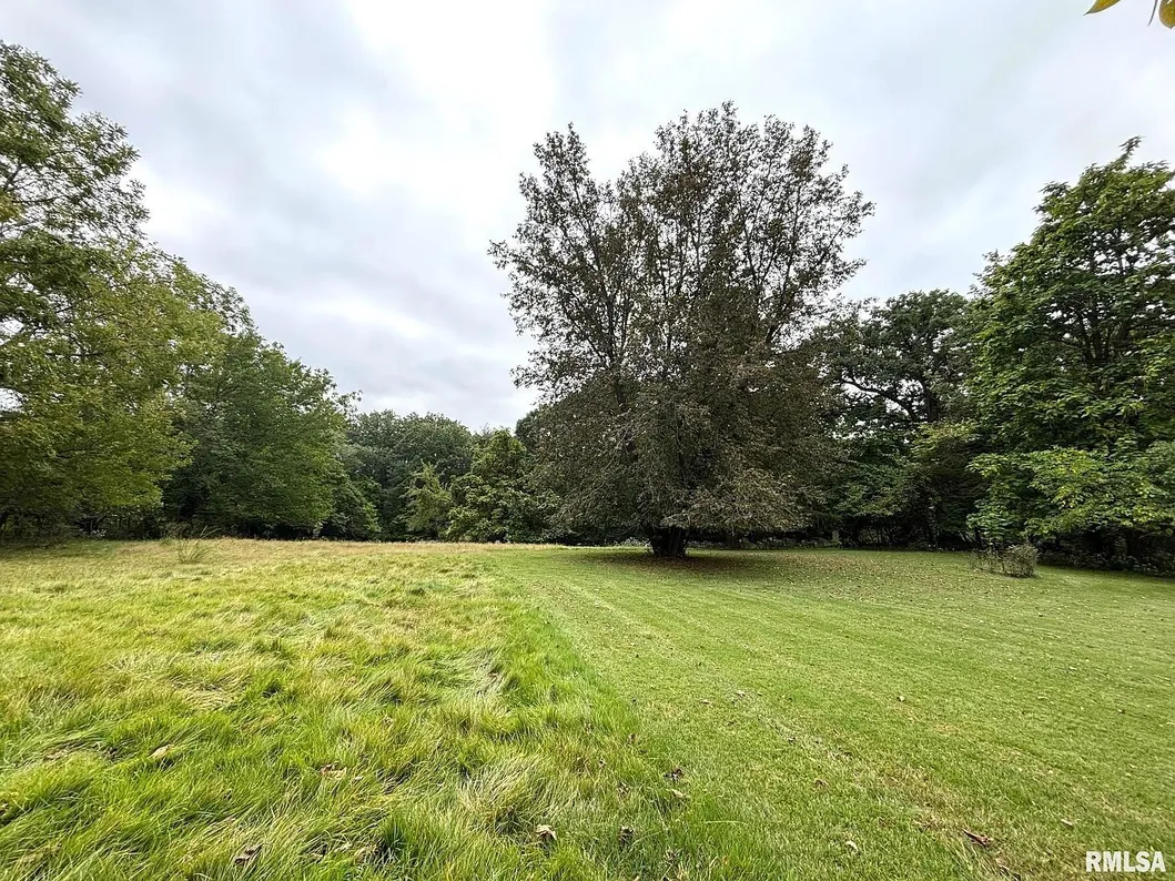 Creve Coeur, IL Country Home on 4.47 Acres with Detached Garage photo 8