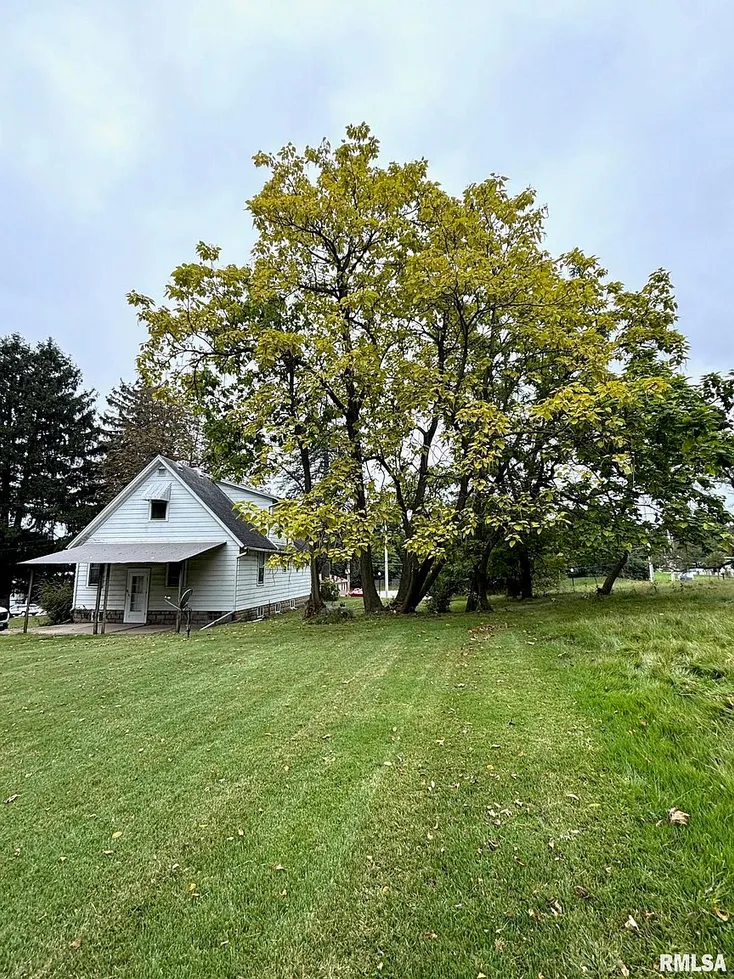 Creve Coeur, IL Country Home on 4.47 Acres with Detached Garage photo 3