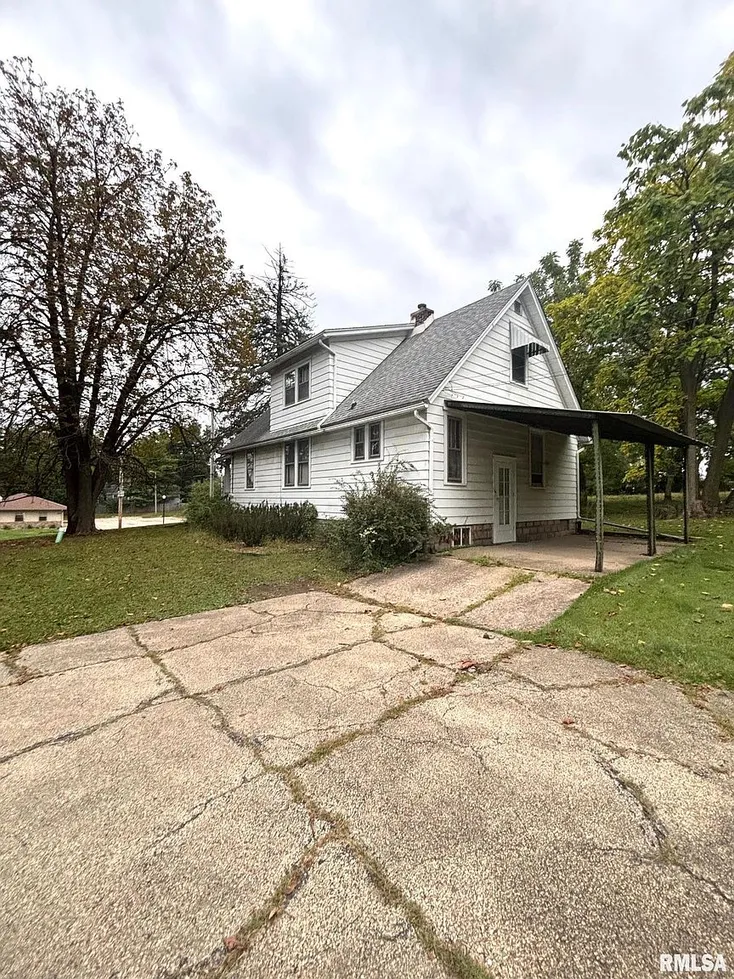 Creve Coeur, IL Country Home on 4.47 Acres with Detached Garage photo 2