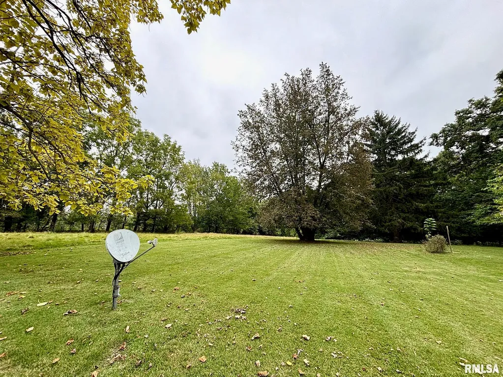 Creve Coeur, IL Country Home on 4.47 Acres with Detached Garage photo 7