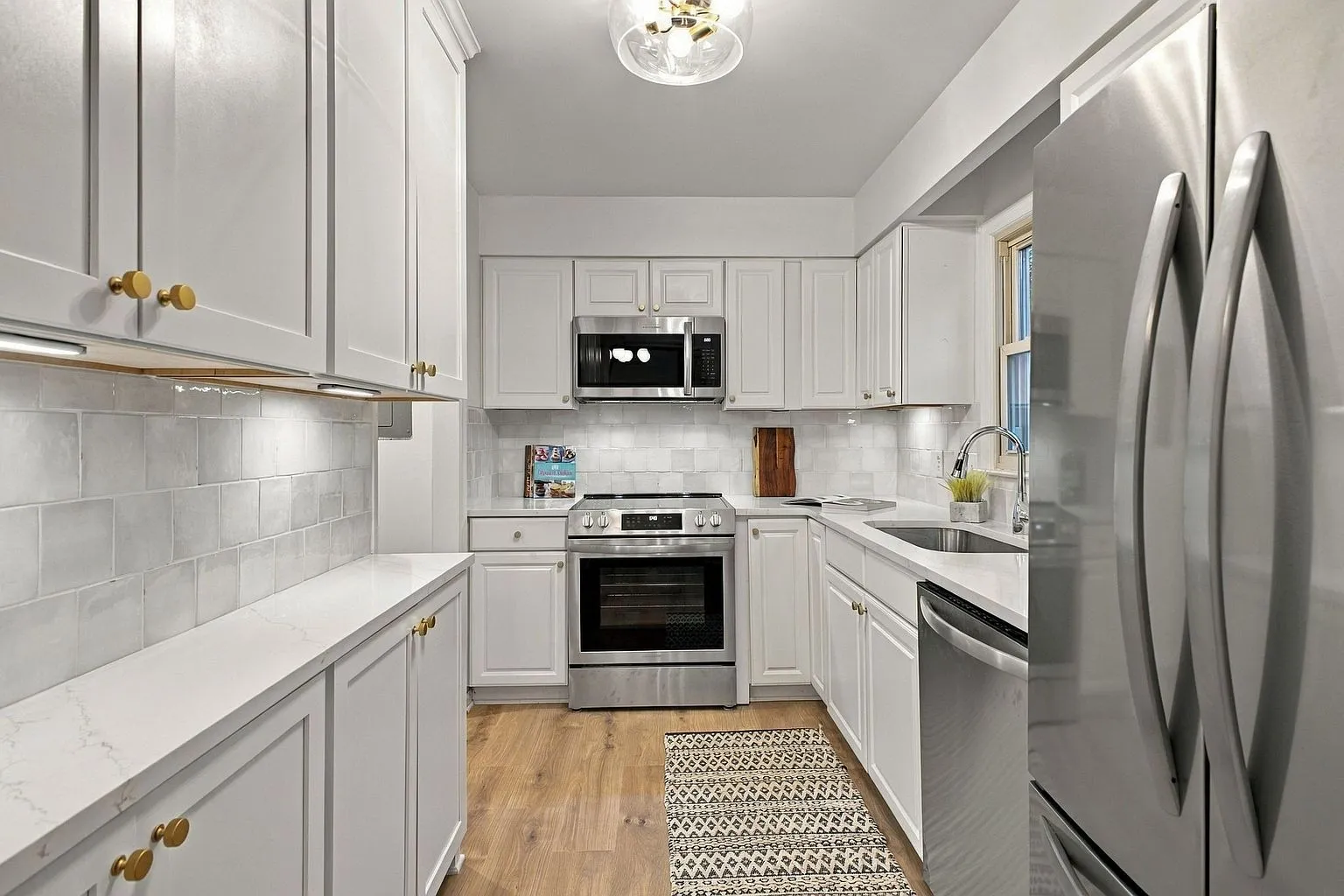 Renovated 2-Bedroom Country Home in Bellevue, Nashville, TN with 700-Sq-Ft Deck photo 9