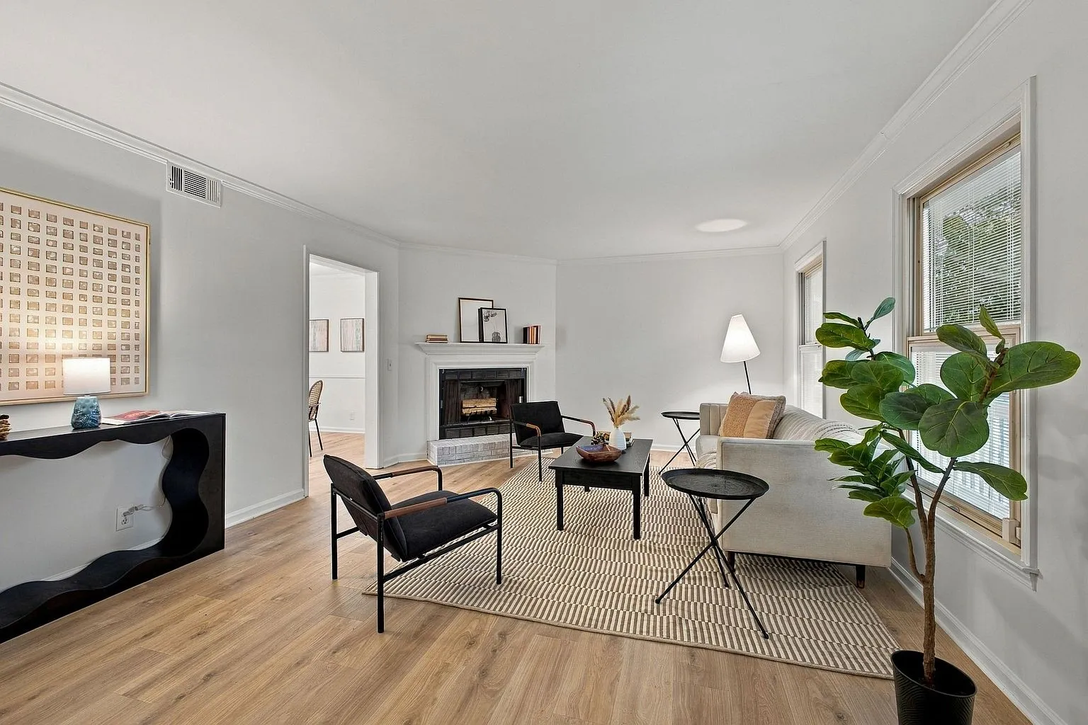Renovated 2-Bedroom Country Home in Bellevue, Nashville, TN with 700-Sq-Ft Deck photo 5