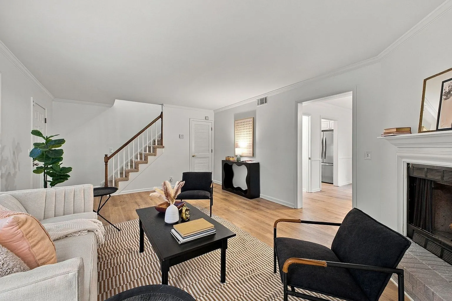 Renovated 2-Bedroom Country Home in Bellevue, Nashville, TN with 700-Sq-Ft Deck photo 6
