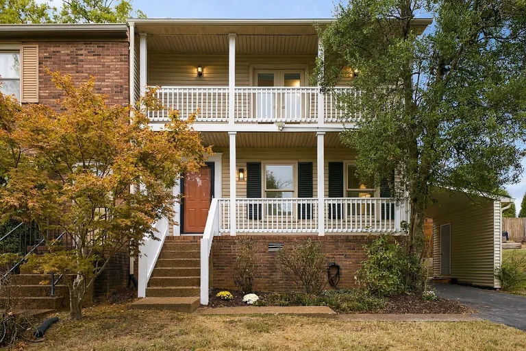 Renovated 2-Bedroom Country Home in Bellevue, Nashville, TN with 700-Sq-Ft Deck property photo