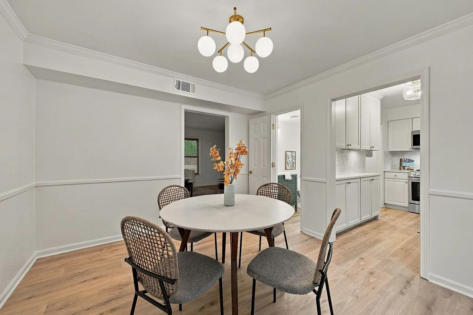 Renovated 2-Bedroom Country Home in Bellevue, Nashville, TN with 700-Sq-Ft Deck photo 8
