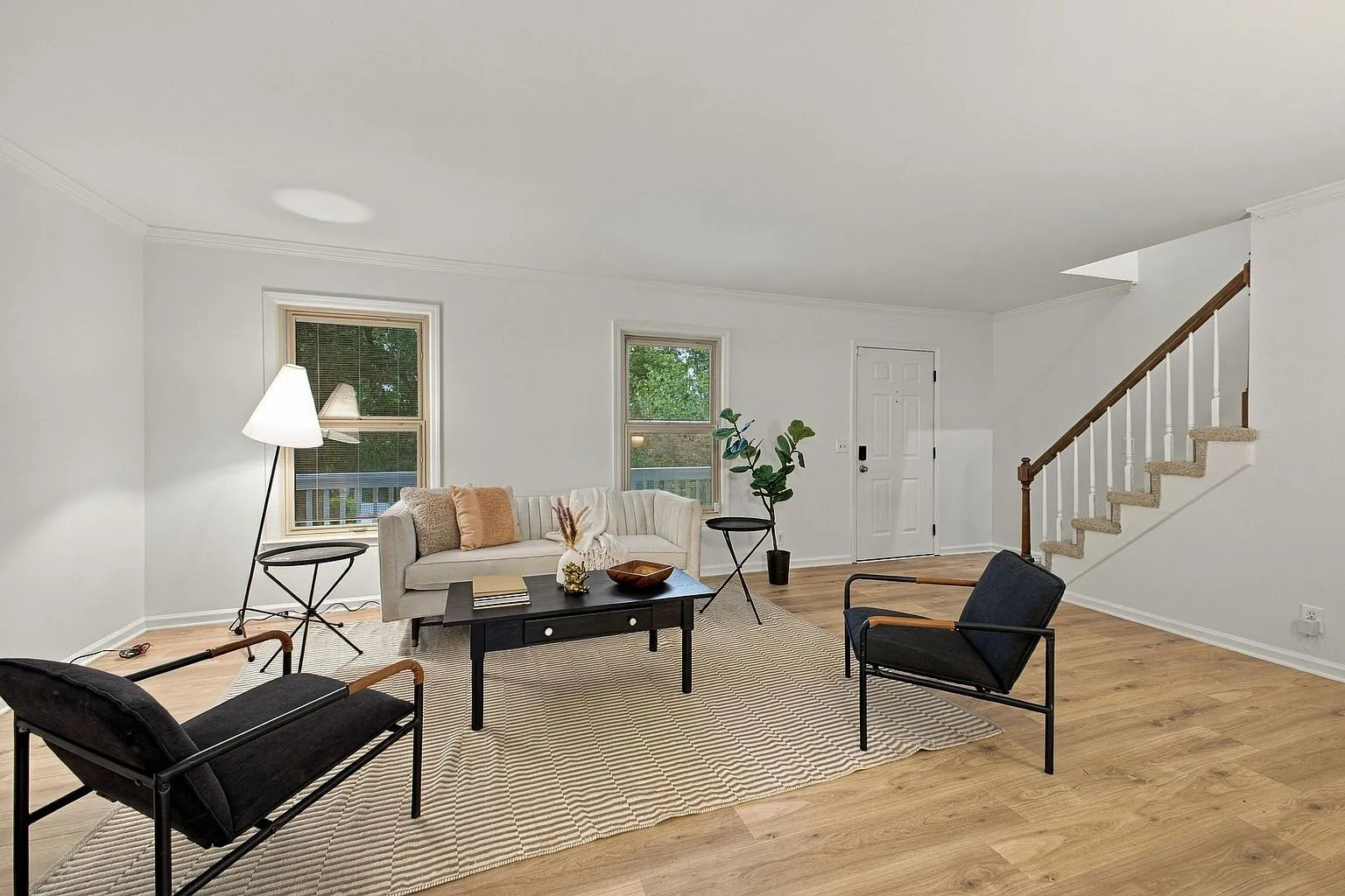 Renovated 2-Bedroom Country Home in Bellevue, Nashville, TN with 700-Sq-Ft Deck photo 4