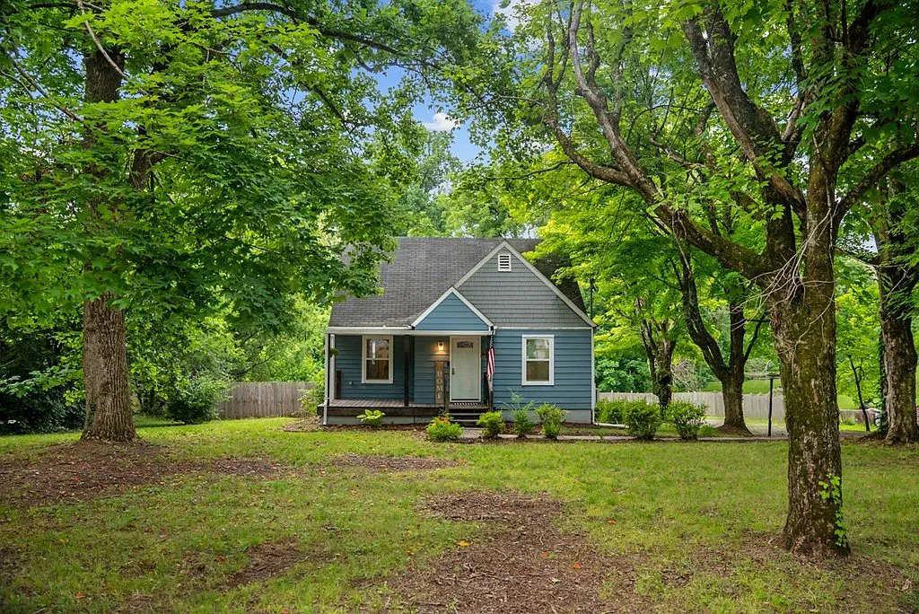 Knoxville, TN Country Home with 0.6804-Acre Lot and 3 Bedrooms photo 3