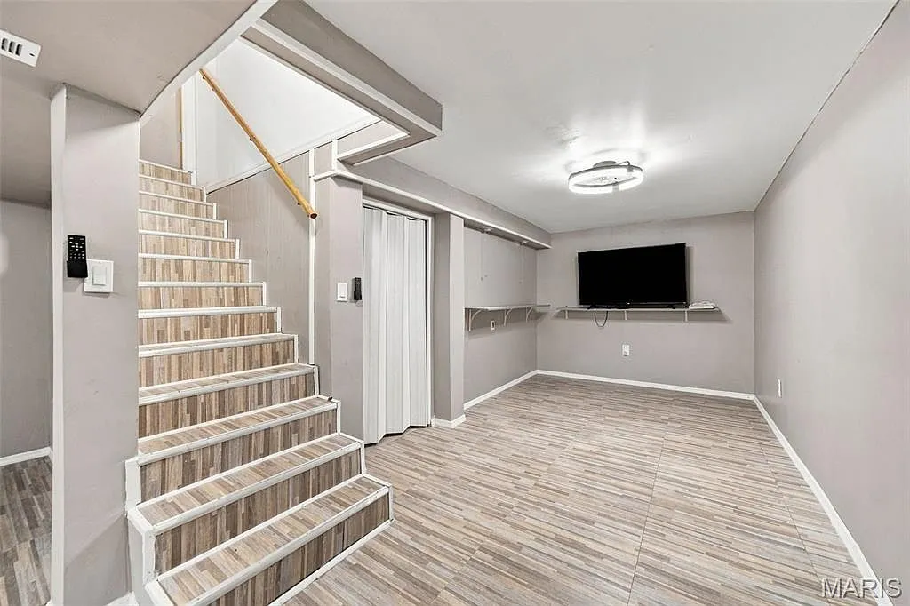 3-Bedroom Home for Sale at 2470 Jenkee Dr, Florissant, MO 63031 photo 3